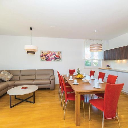 1 Bedroom Stunning Apartment In Kastel Gomilica Kaštela Eksteriør bilde